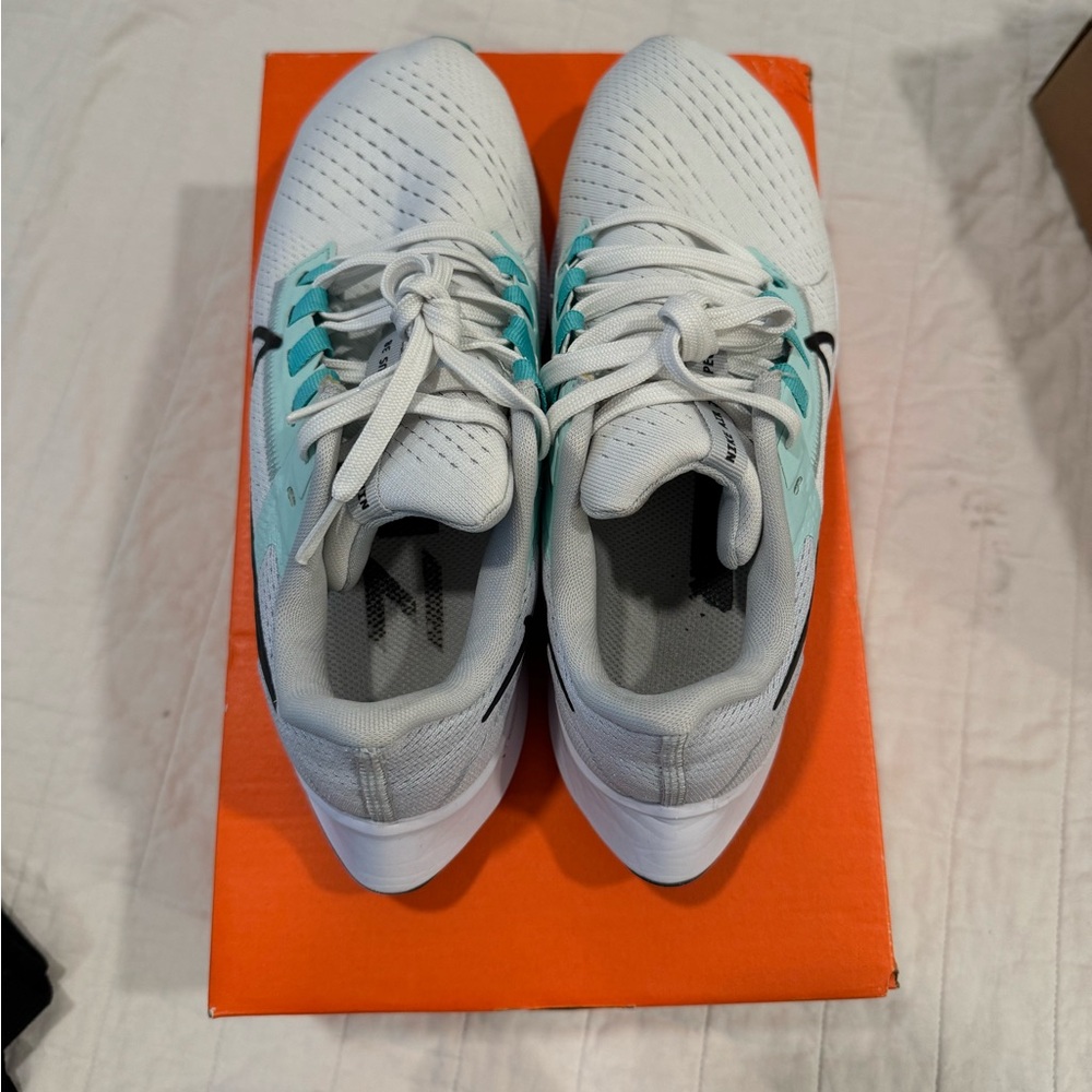Nike Air Zoom Pegasus 38 Running Athletic Sneakers - Picture 4 of 9